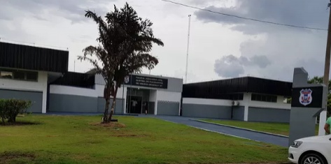 Mulher é presa após tentar atear fogo na casa da sogra com idoso e duas crianças dentro em MT
