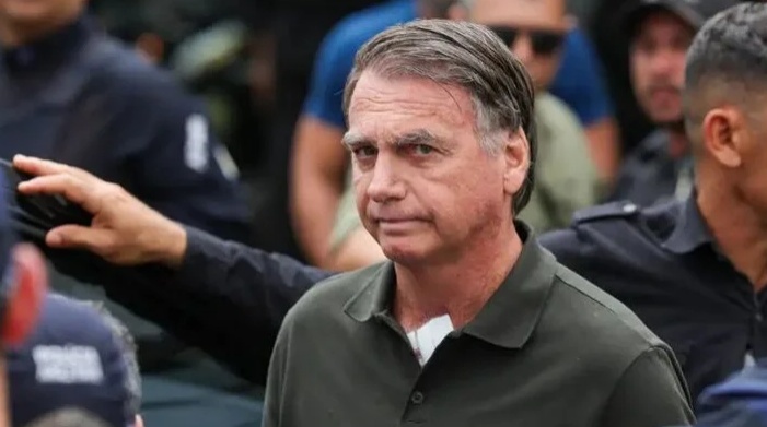 Bolsonaro tem alta da UTI e é transferido para quarto