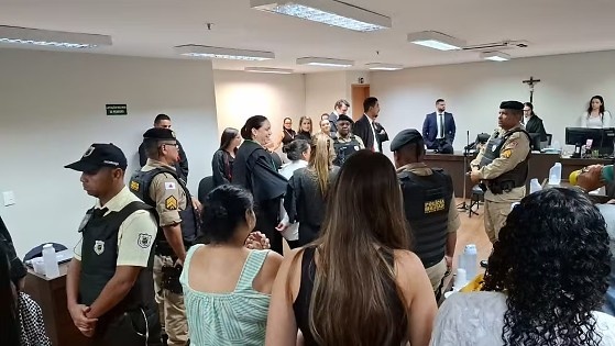 Mãe que matou e cortou genitália de homem após flagrar estupro da filha é inocentada