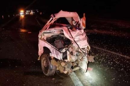 Ocupantes de Uno morrem em batida com carreta na BR-163