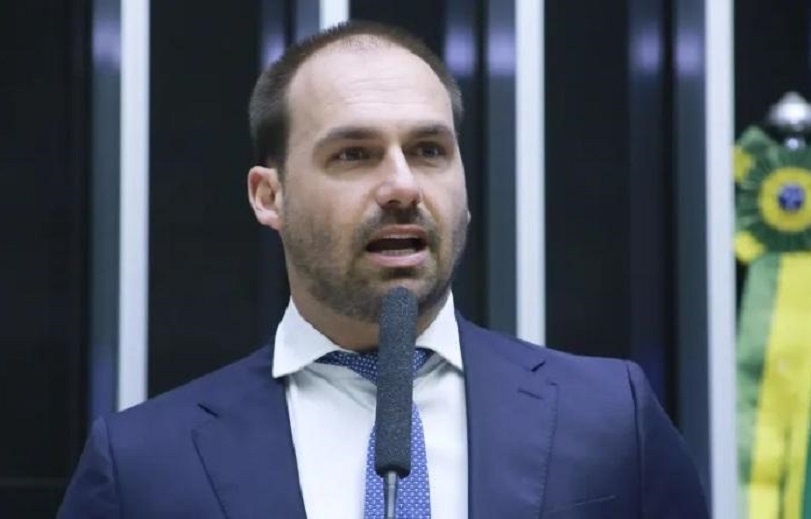 Ação de filho 03 pode levar Bolsonaro de volta à penitenciária