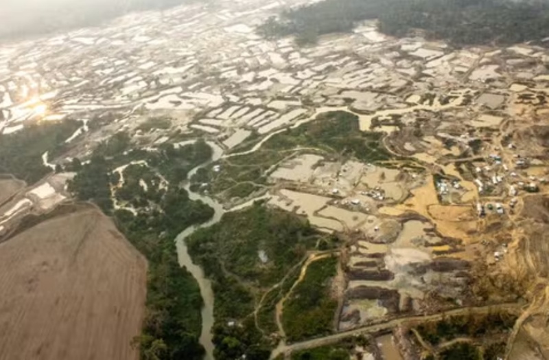 Devastação do garimpo ilegal na Terra Indígena Sararé (MT) equivale a 4 mil campos de futebol