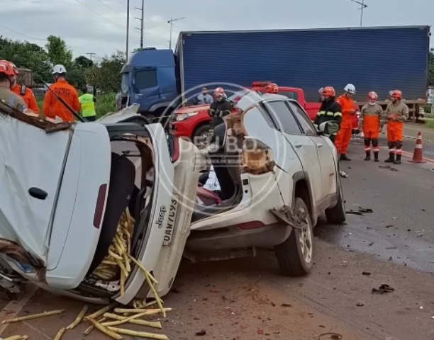 Casal morre em grave acidente entre Jeep e caminhão na BR-163 em Sinop