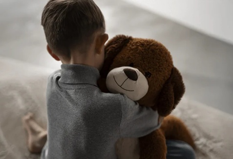 Abandono afetivo: entenda a lei que permite que filhos peçam indenização a pais omissos