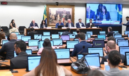 Empresários vão à Câmara dos Deputados para tentar impedir fim da escala 6×1