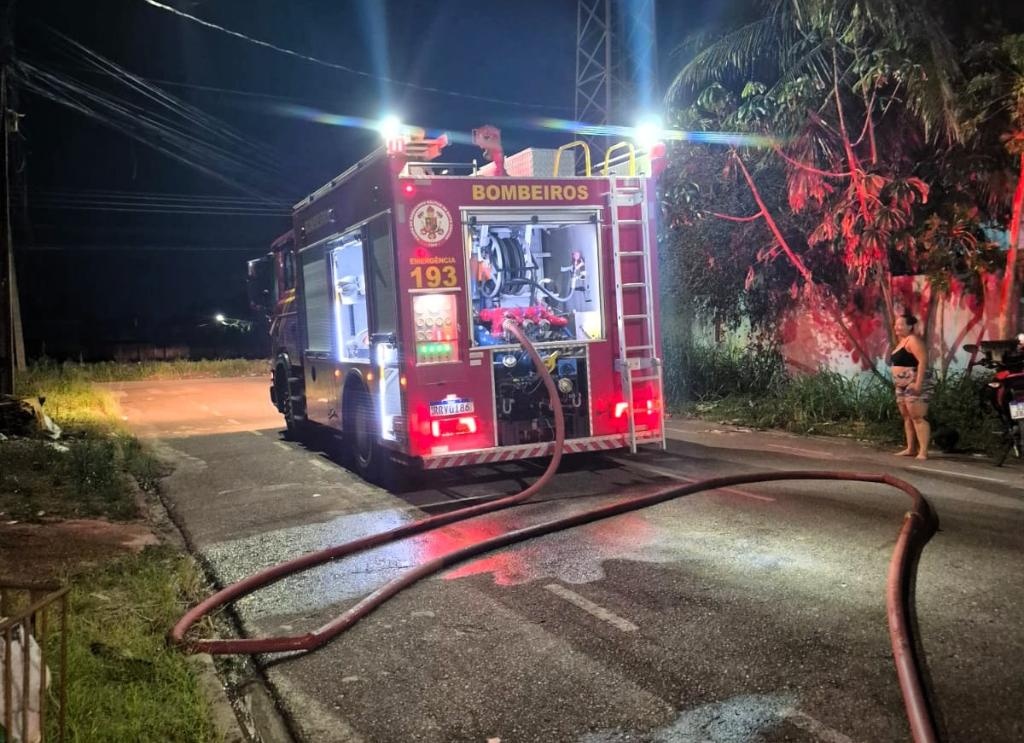 Corpo de Bombeiros combate incêndio na madrugada de Segunda em kitnet em Sinop