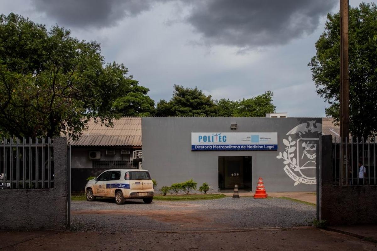 Assaltante invade estacionamento do IML, rende funcionários e leva arma