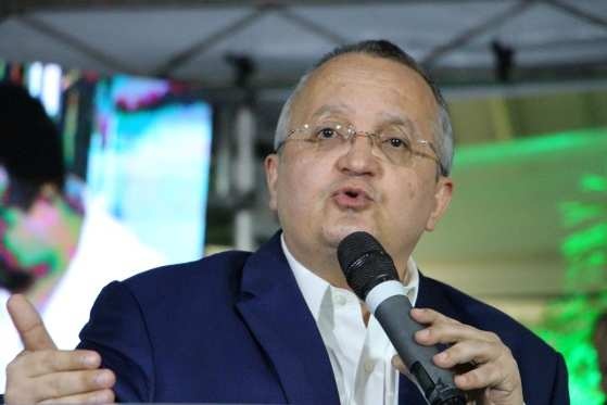 Justiça coloca fim em ação de Pedro Taques contra Mauro Mendes e arquiva caso Oi