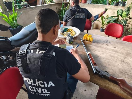 Idoso é preso por tentar matar vizinhos após briga por estrada rural em Poxoréu