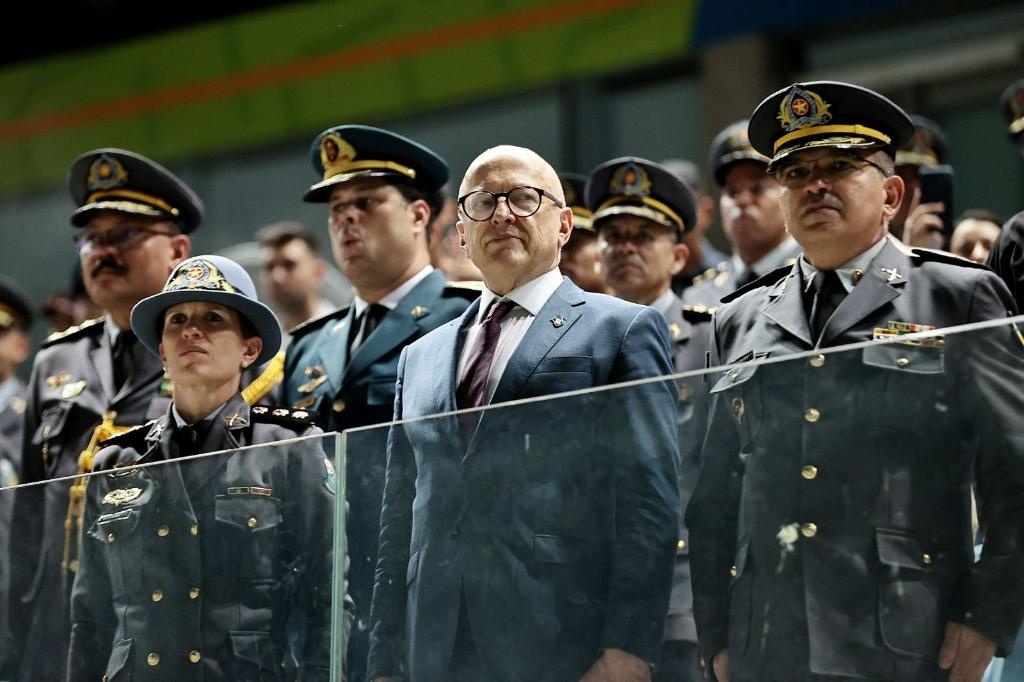 Governo de MT promove 1.015 oficiais e praças da Polícia Militar em solenidade alusiva à Tiradentes