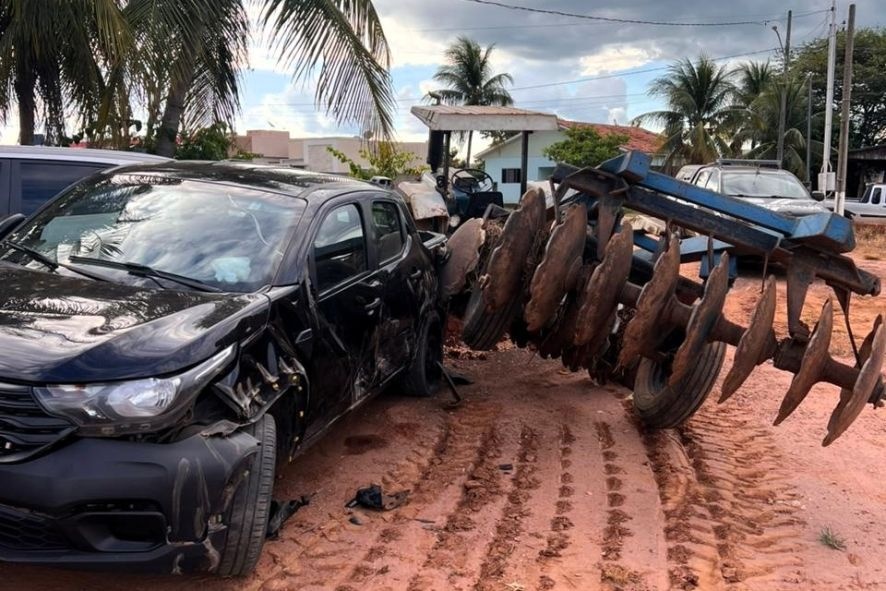 Idoso morre atropelado por trator durante manutenção em fazenda