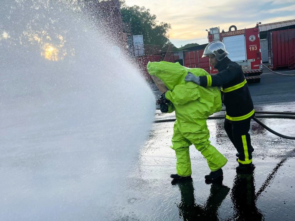 Bombeiros concluem estágio de resposta a emergências com produtos perigosos