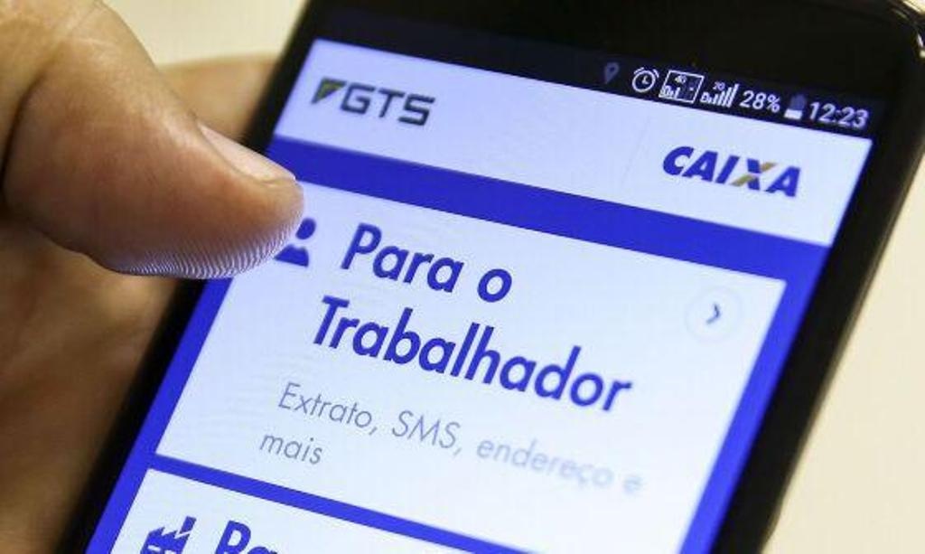 Lula anuncia liberação de 20% do FGTS para pagar dívidas; veja detalhes