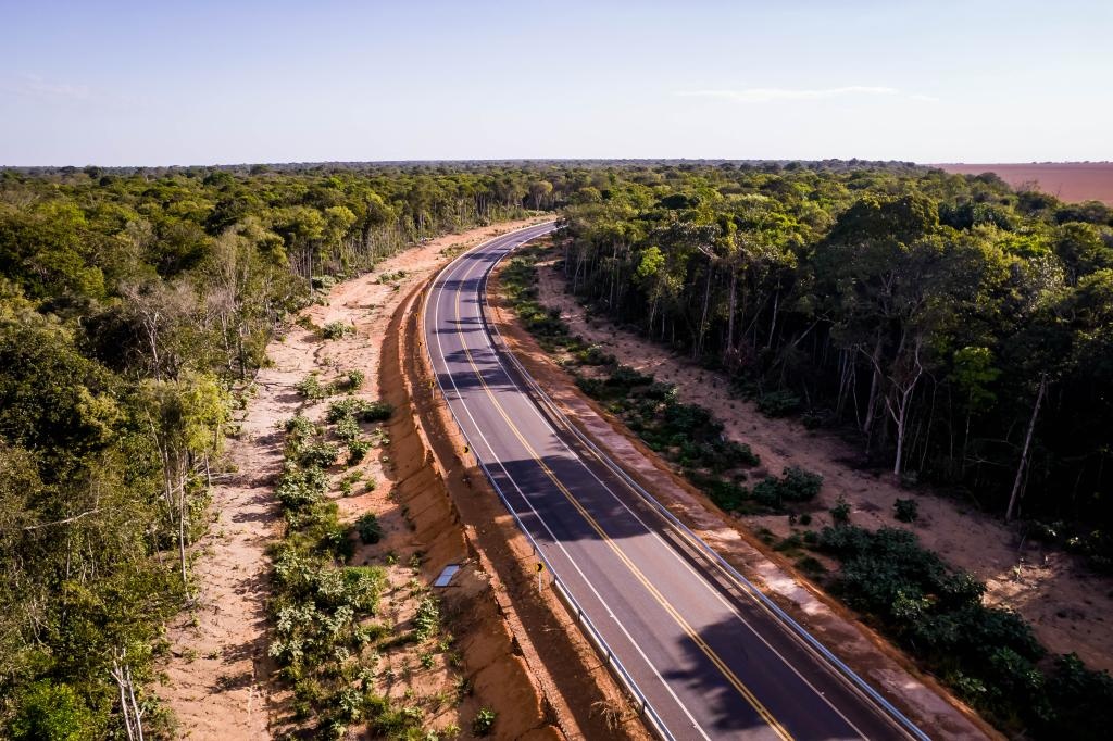 Governo de MT asfaltou quantidade de rodovia suficiente para atravessar o Brasil de Norte a Sul
