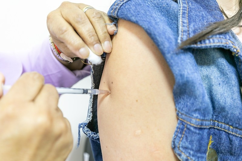 Vacina contra meningite B, a mais letal, não existe no SUS e pode custar até R$ 750 na rede particular