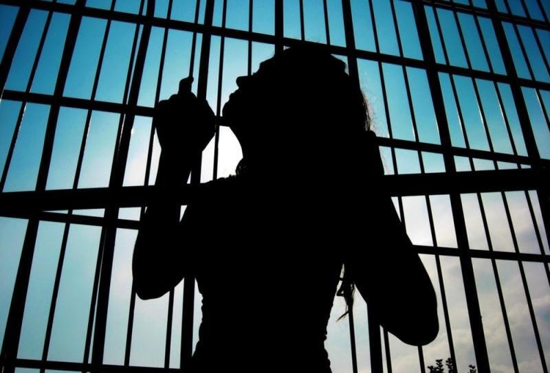 Garota de 17 anos é resgatada após ser mantida refém durante 5 dias por facção