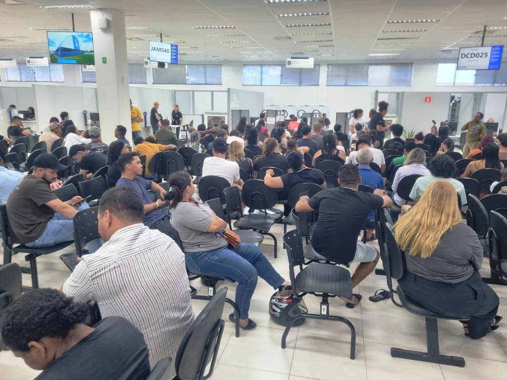 Senhas esgotam no último dia para regularizar o título de eleitor