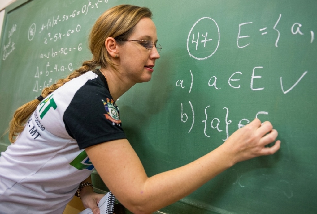Unemat oferta seletivo unificado com 212 vagas para professores temporários