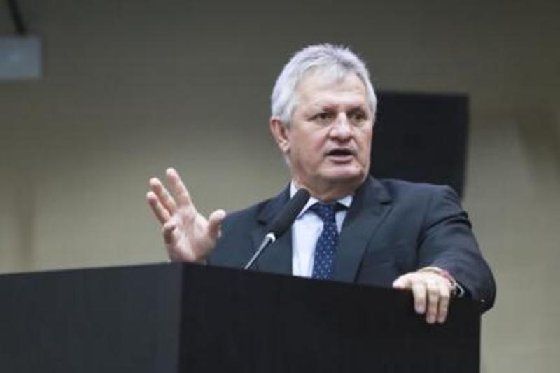 Líder diverge de Pivetta sobre discussão de emendas para festas