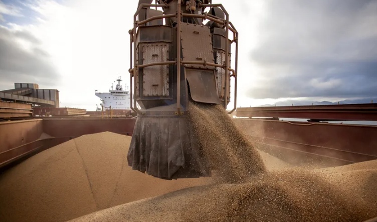 Brasil bate recorde de exportação de soja em abril