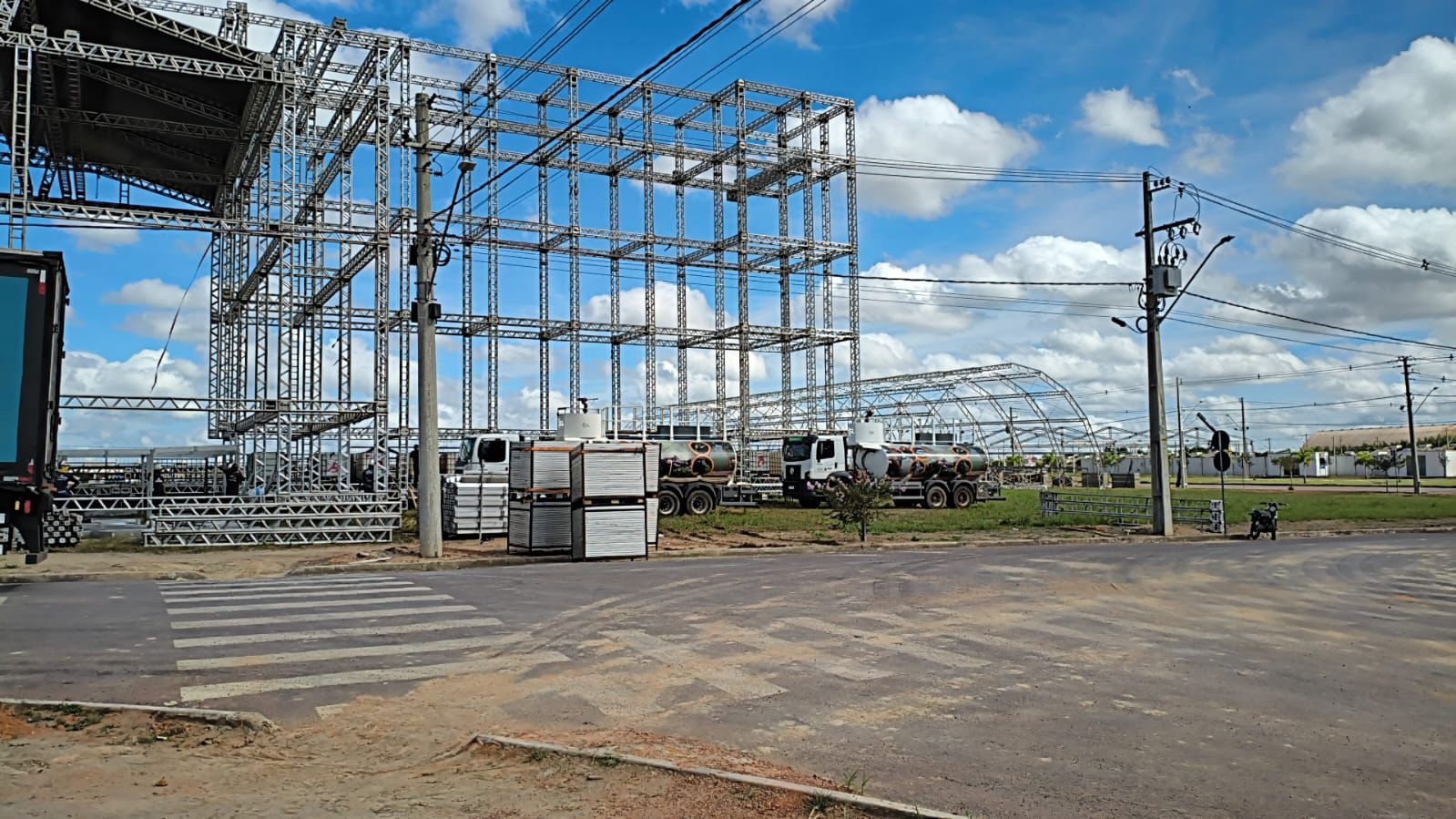 Montagem da Exponorte gera 600 empregos diretos em Sinop um mês antes do evento
