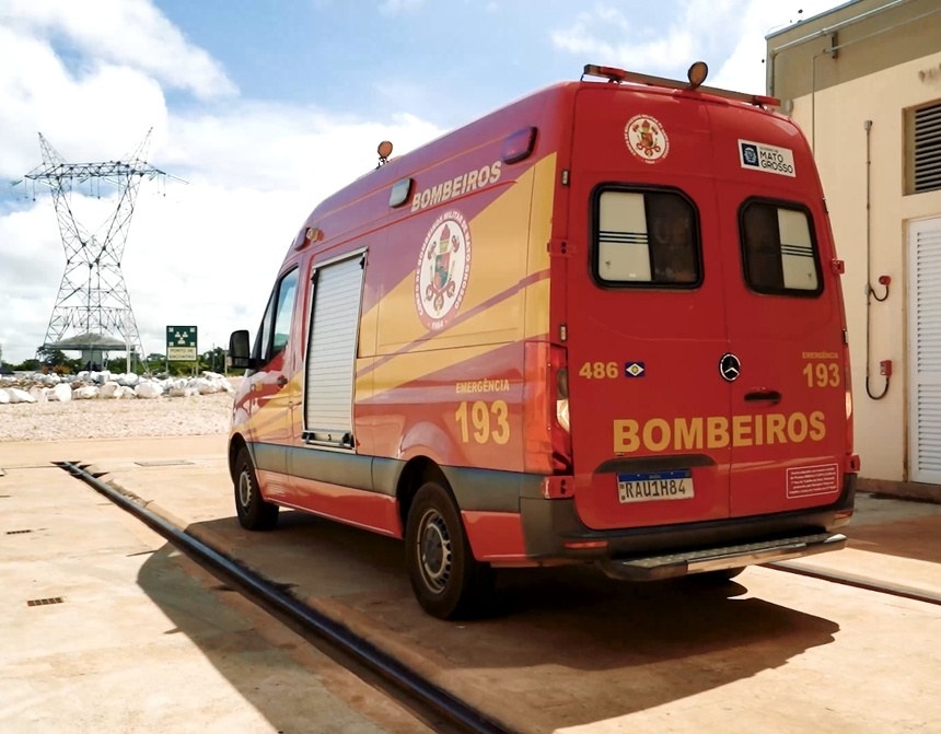 Adolescente de 14 anos pega carro escondido, perde controle e tomba veículo em Sinop