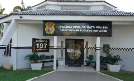Mulher é presa após deixar bebê de 1 ano e outras duas crianças sozinhas para assistir a jogo em MT