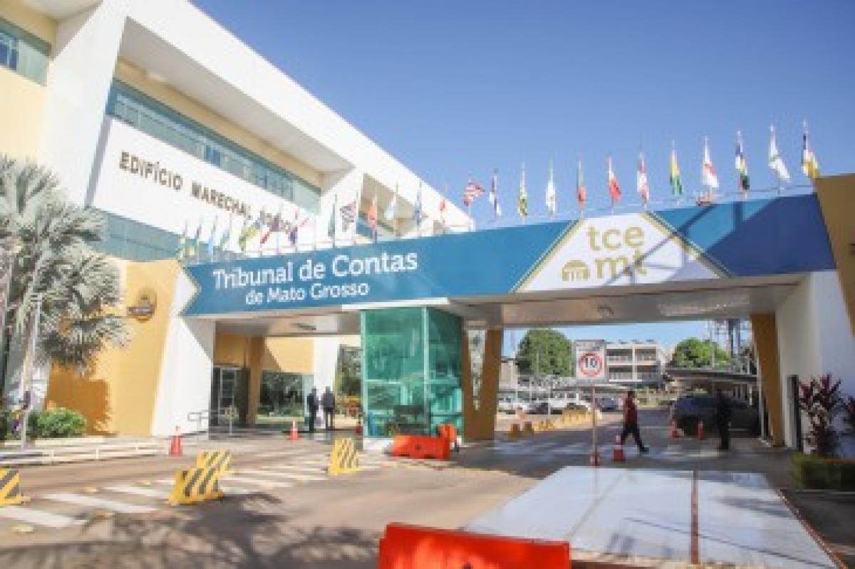 TCE notifica cinco municípios por falta de medicamentos em unidades de saúde