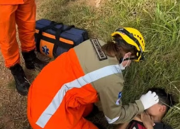 Criança é atingida por anzol e fica com objeto preso à pálpebra durante pescaria em MT