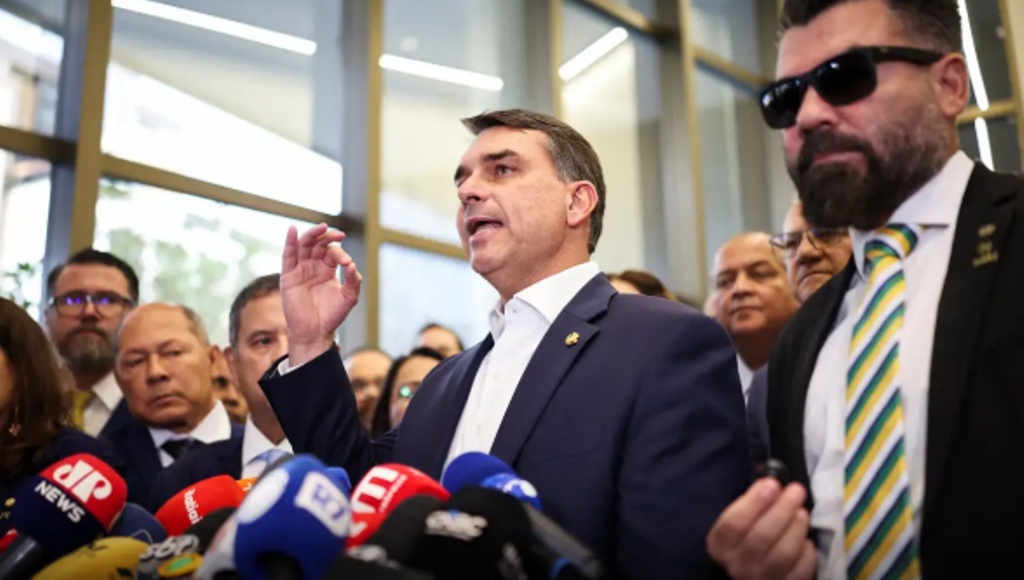 Flávio confirma encontro com Vorcaro após banqueiro ter sido preso