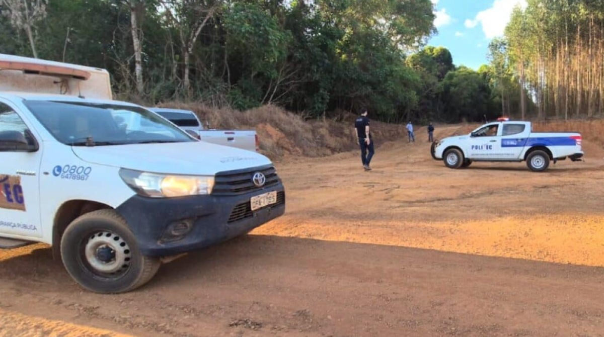 Homem é achado morto em fazenda e corpo estava sendo 'devorado' por cães