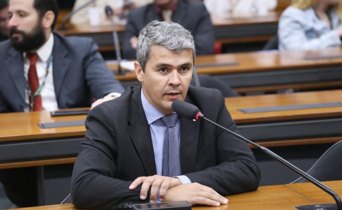 Comissão aprova tempo 50% maior em provas para alunos com TDAH e dislexia