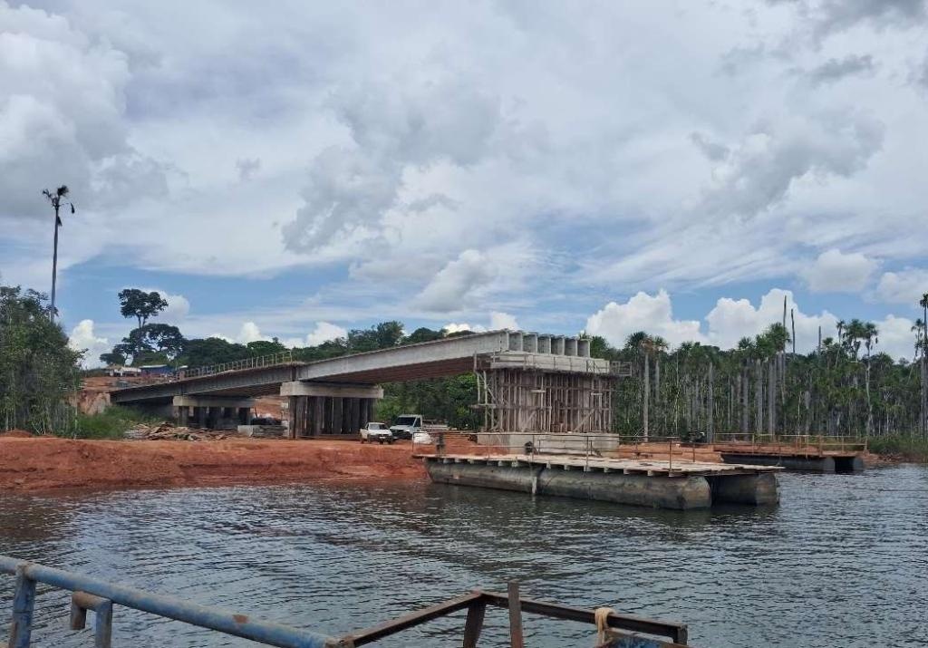 Governo de MT avança na construção de ponte de 560 metros sobre o Rio Teles Pires em Itaúba