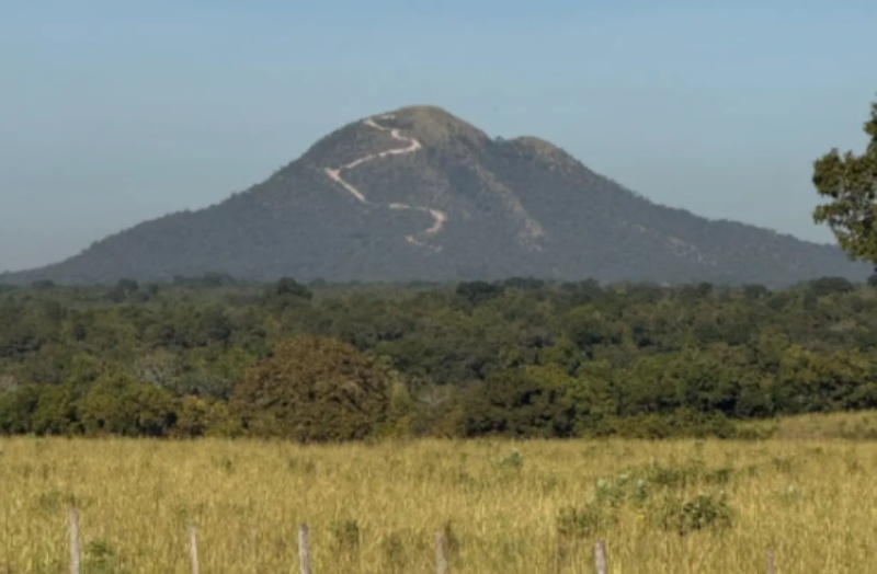 Governo manda desapropriar 13 imóveis para asfaltar acesso ao Morro de Santo Antônio