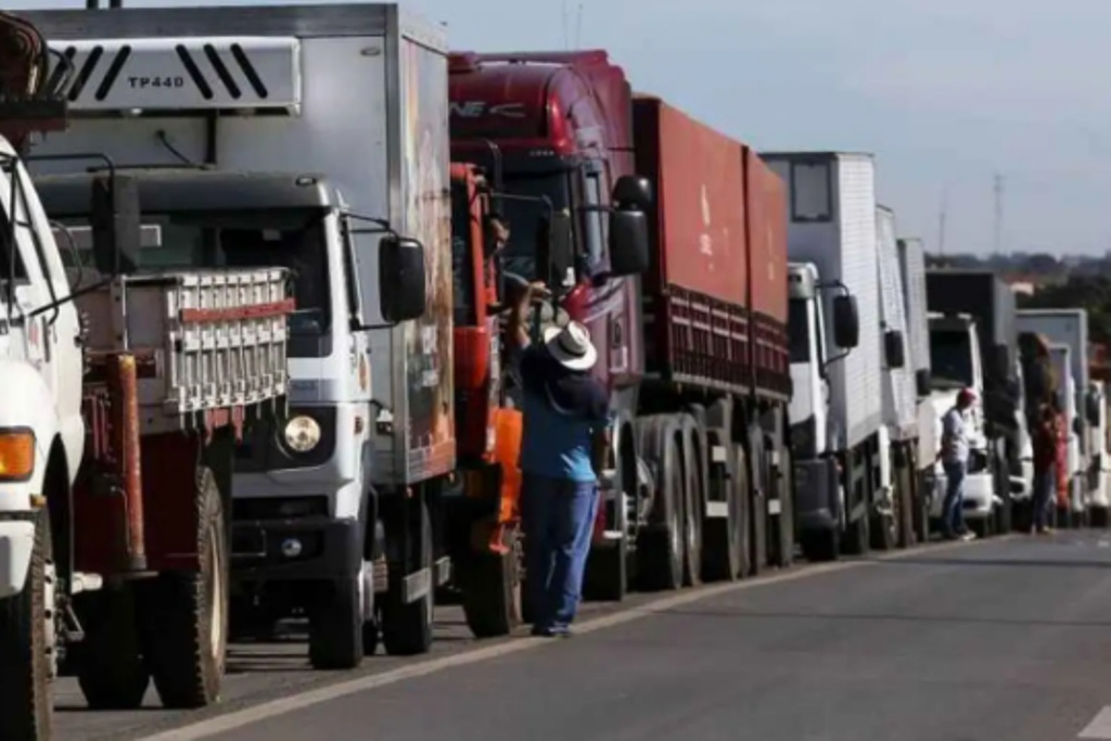 Diesel caro mantém frete agropecuário em alta no país