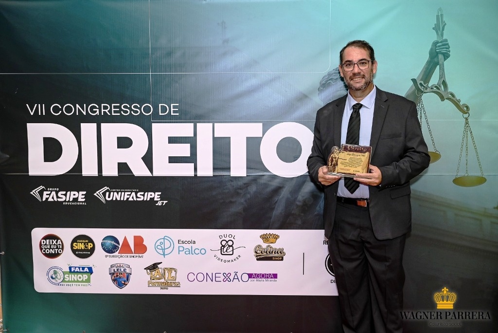 Com mais de 20 anos de contribuição, advogado é reconhecido como ‘Professor de Honra’