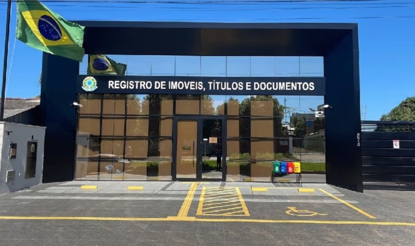 Pastor desvia R$ 4 mi de cartório e paga agiotas, dízimo e carros de luxo