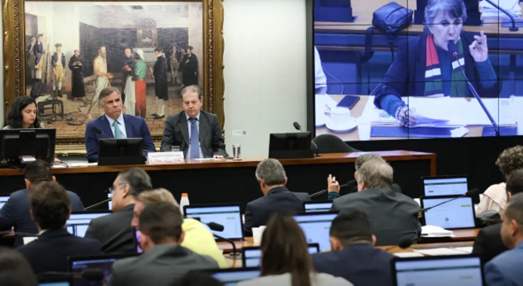 Comissão da Câmara aprova redução da maioridade penal para 16 anos