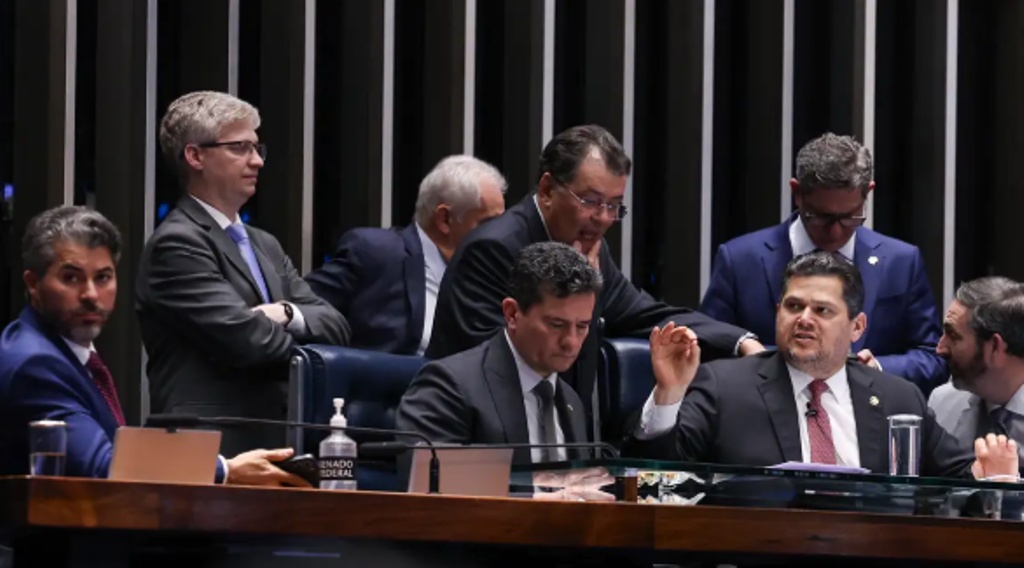 Senado aprova uso do Fundo do Pré-Sal para dívidas do agro