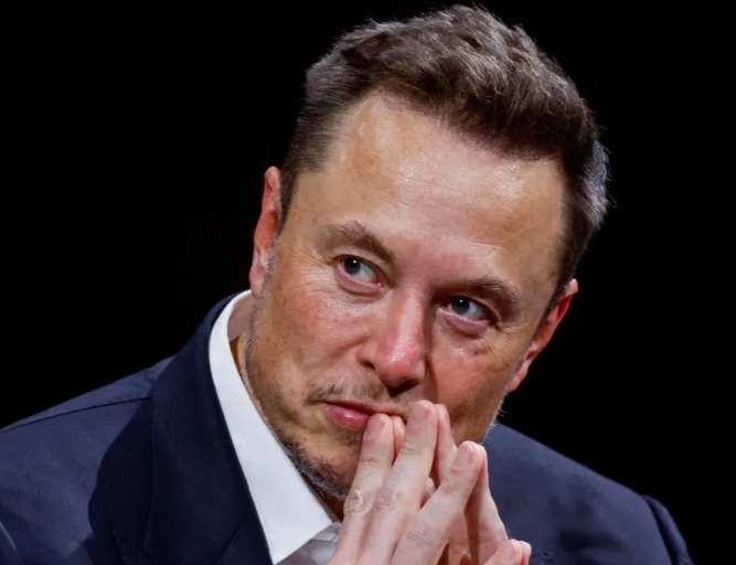 Relembre a trajetória de Elon Musk, o 1º trilionário da humanidade