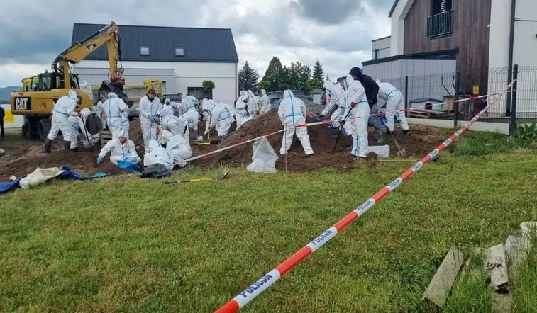 Ao menos 34 fetos são encontrados em jardim de casa de médica na Polônia