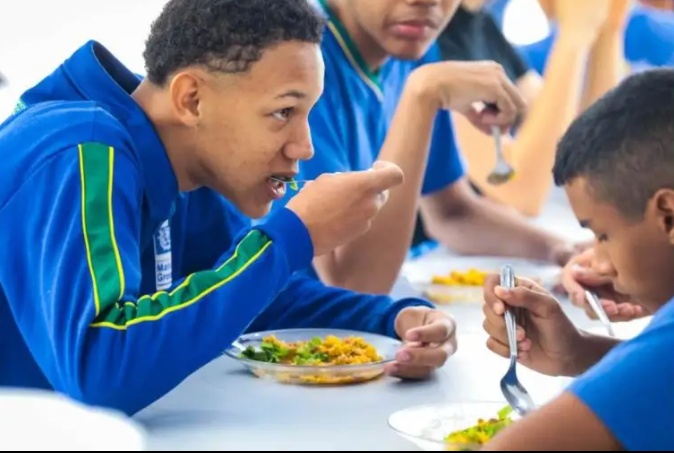 Escolas de MT proíbem refrigerante, chocolate e mais: veja a lista completa de alimentos
