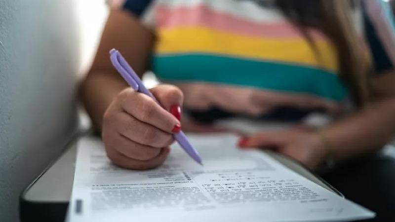 Concursos públicos em Mato Grosso 2026 têm salários de até R$ 28, 1 mil e inscrições abertas