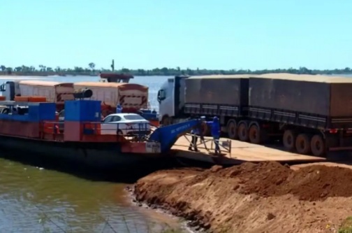 Travessia de balsa entre MT e GO é suspensa pelo baixo nível do Rio Araguaia