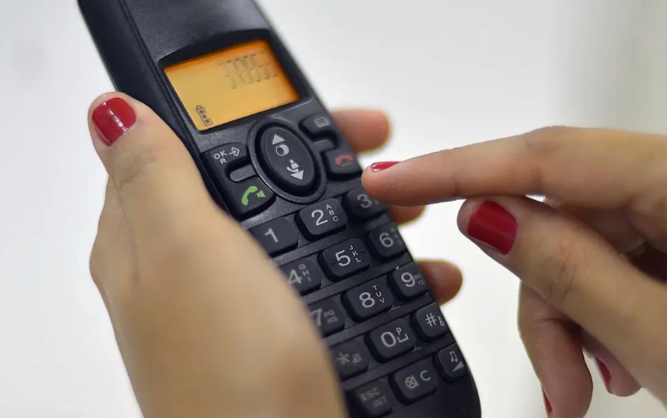 Telefone fixo some dos lares de MT, e TV sem canais dobra em três anos