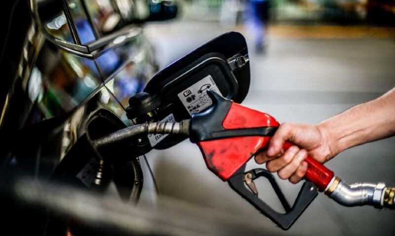 Após pressão, governo recua e adia decisão sobre gasolina com 32% de etanol