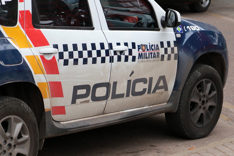 Bando invade supermercado pelo teto e rouba R$ 2 mil em MT