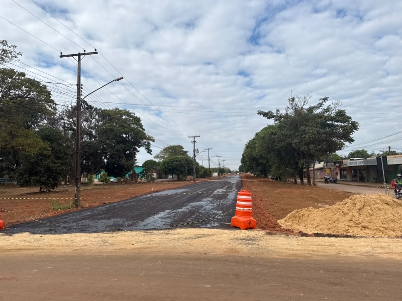 Estrada Dalva avança para fase final da pavimentação e recebe imprimação antes da aplicação do asfalto