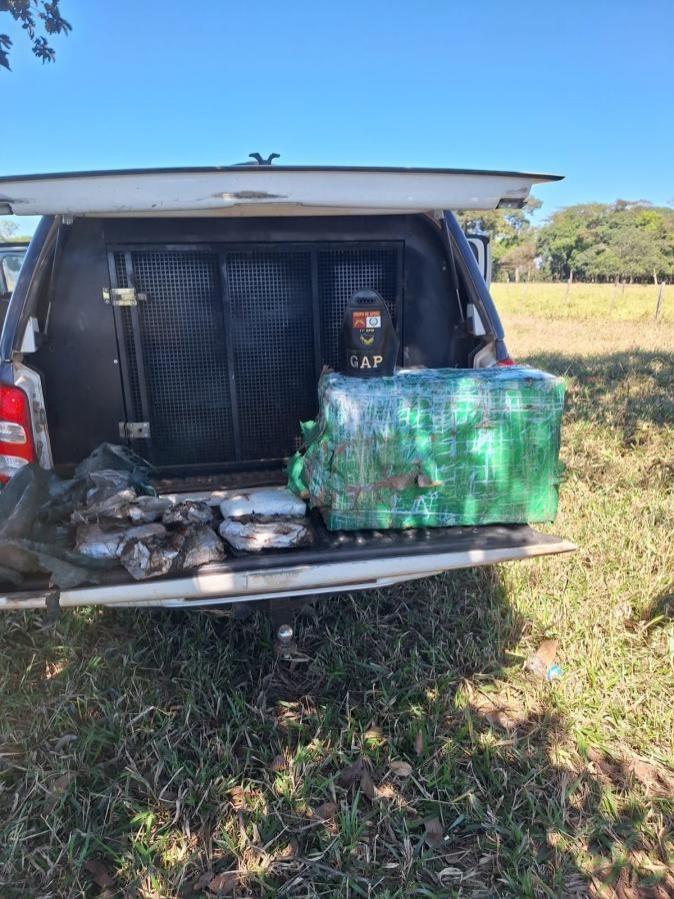 PM encontra mais cocaína em área de queda de avião