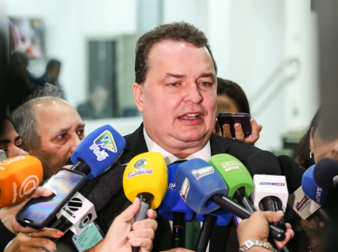 Max admite mudança de cenário e diz que CPI dos Consignados ganha força